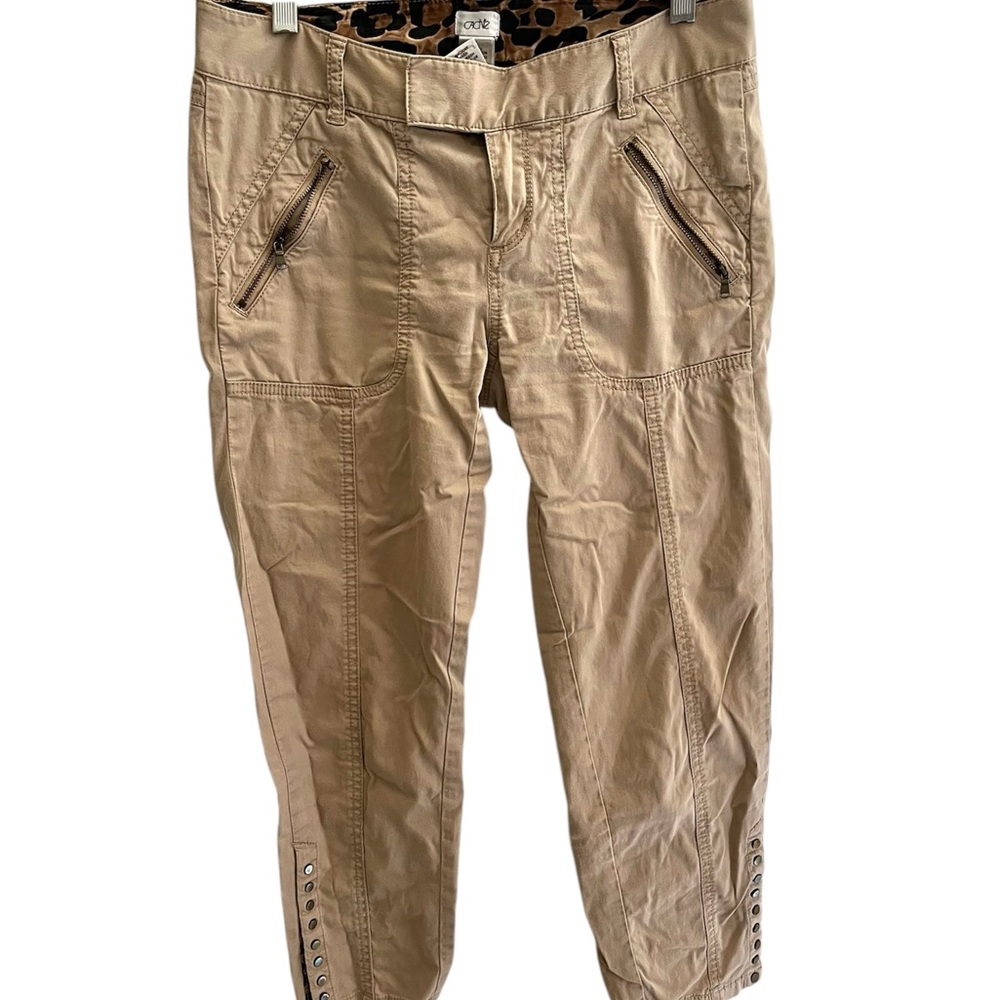 Women’s Cache Khaki Cargo Crop Pants Sz 4 Zip pockets Snap Leg Opening